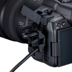 EOS R5 C_FrontSlantLeft_BODYCableprotector[1]