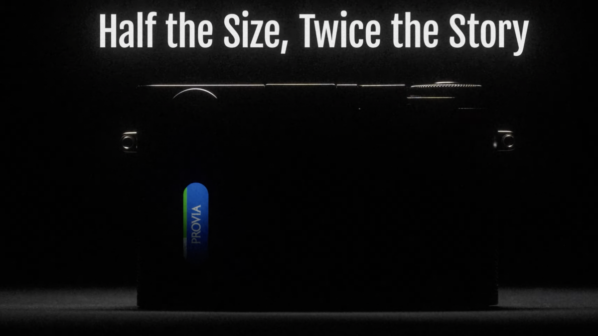 Fujifilm tease un nouveau boîtier au format demi-format : que cache « Half the Size, Twice the Story » ?